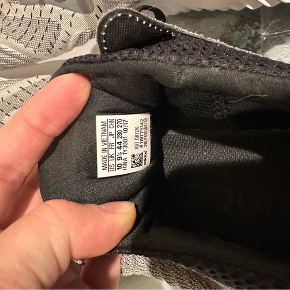 Adidas alpha bounce - men’s sz 10 - barely worn, no scuffs or stains - Picture 3 of 4